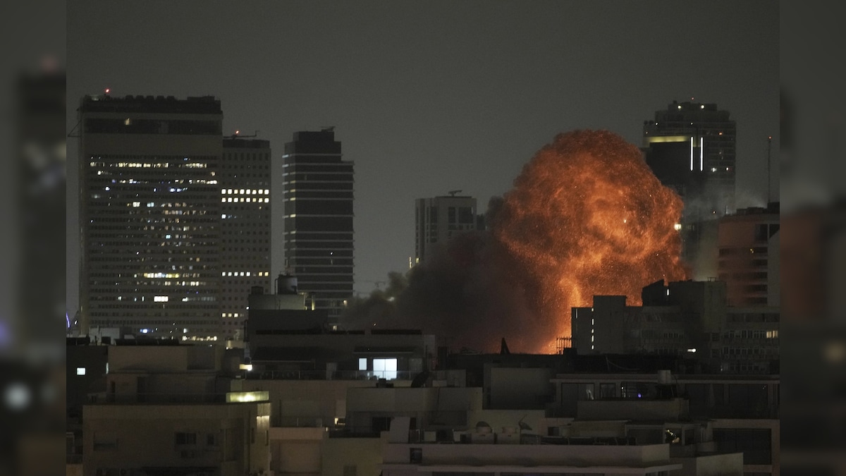 iran biggest attack on tel aviv israels strong air defence system iron dome fails causes destruction and panic 10 reasons : ईरान-इजरायल युद्ध: तेल अवीव पर ईरान का बड़ा हमला, 25 से अधिक की मौत