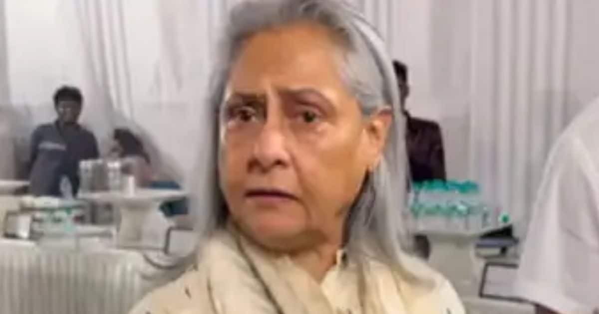 कैमरे देख भड़कीं तुनकमिजाजी जया बच्चन, रोनो मुखर्जी की प्रार्थना सभा में पैपराजी को डांटा, बोलीं- ‘गंदे गंदे सब’