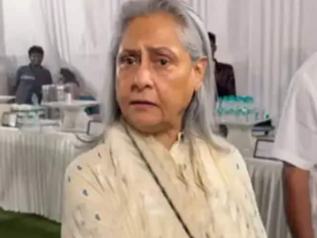 कैमरे देख भड़कीं तुनकमिजाजी जया बच्चन, पैपराजी को डांटा, बोलीं- 'गंदे गंदे सब' कैमरे देख भड़कीं तुनकमिजाजी जया बच्चन, पैपराजी को डांटा, बोलीं- 'गंदे गंदे सब'