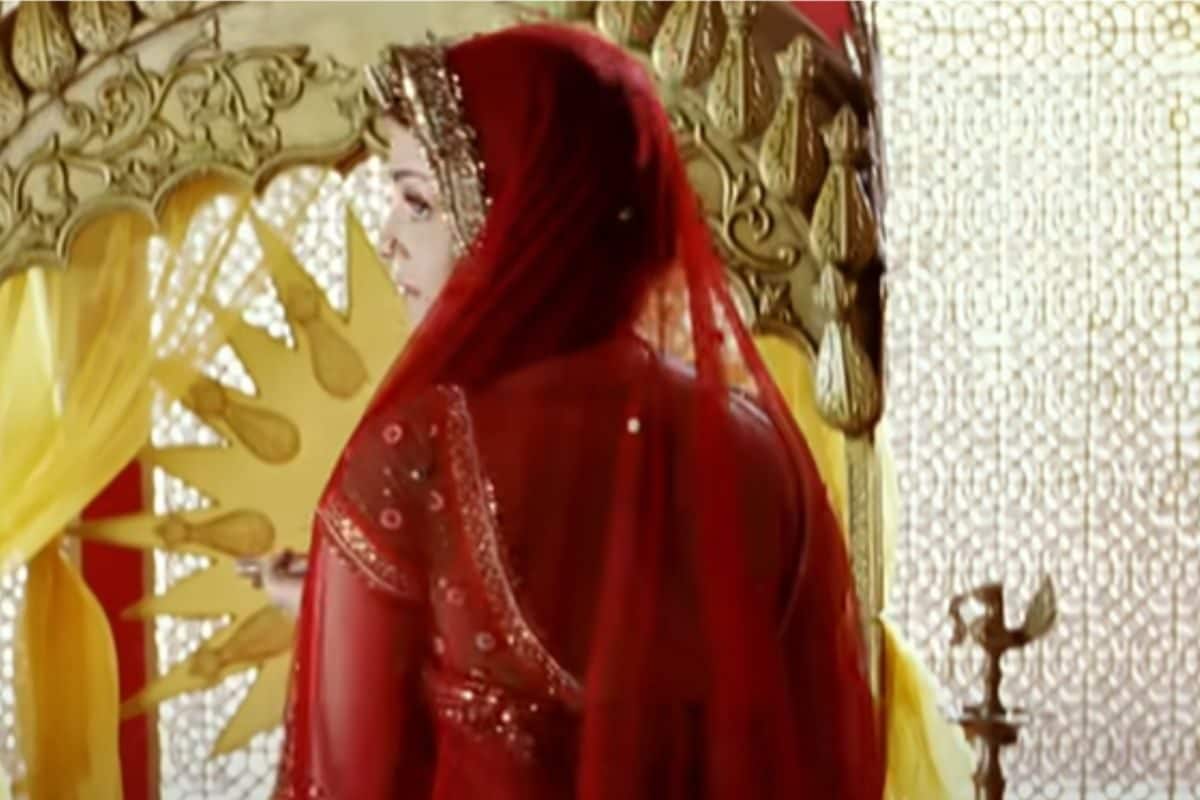 चांद-सी सुंदर एक्ट्रेस, जिसने ऋतिक संग किया रोमांस, फिल्म ने जीते 37 अवॉर्ड