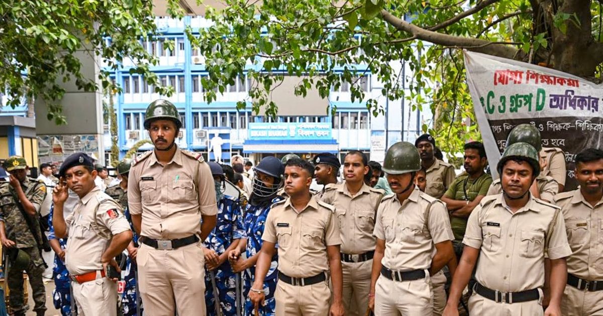 कोलकाता में अब लॉ स्‍टूडेंट से गैंगरेप, पूर्व छात्र और कॉलेज कर्मचारियों पर गंभीर आरोप, TMC मेंबर भी शामिल – law girl student gangrape in kolkata former student college staff members tmc member accuse police in action