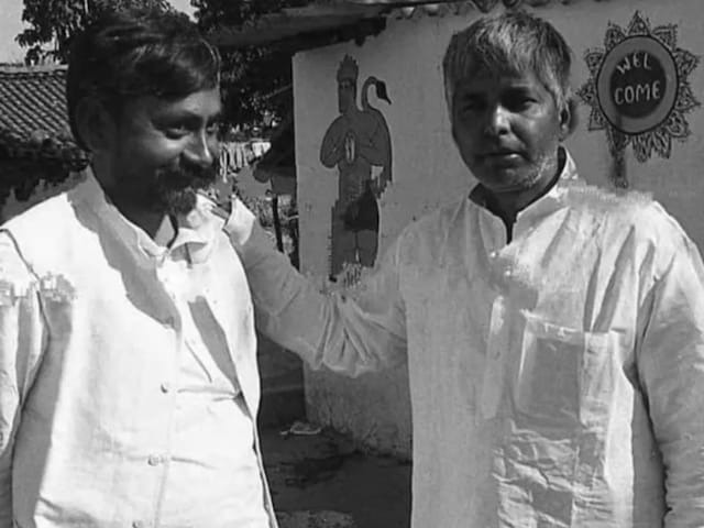 जेपी के दो सिपाही लालू-नीतीश, साथ लाठी खाई मगर सत्ता की लड़ाई में बने 'दुश्मन' जेपी के दो सिपाही लालू-नीतीश, साथ लाठी खाई मगर सत्ता की लड़ाई में बने 'दुश्मन'