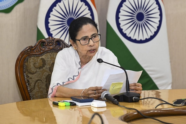 चुनाव से पहले ममता बनर्जी ने फिर खेला OBC कार्ड, मगर नजर मुस्लिम वोट बैंक पर!