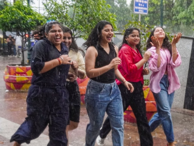 मई में बारिश का रिकॉर्ड टूटा, क्या 125 साल पहले वाला वक्त लौट रहा? मई में बारिश का रिकॉर्ड टूटा, क्या 125 साल पहले वाला वक्त लौट रहा?