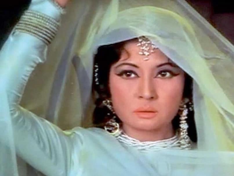 Meena Kumari, Meena Kumari Birth anniversary, when dacoit Amrit Lal took autograph from tragedy queen Meena Kumari, Meena Kumari death, Meena Kumari Songs, meena kumari real name, When Meena Kumari got trapped among dacoits, मीना कुमारी, मीना कुमारी बर्थ, जब डकैत अमृत लाल ने ट्रैजेडी क्वीन मीना कुमारी से लिया ऑटोग्राफ, मीना कुमारी की मौत, मीना कुमारी के गाने, मीना कुमारी का असली नाम, जब डकैतों के बीच फंस गईं मीना कुमारी Meena Kumari, Meena Kumari Birth anniversary, when dacoit Amrit Lal took autograph from tragedy queen Meena Kumari, Meena Kumari death, Meena Kumari Songs, meena kumari real name, When Meena Kumari got trapped among dacoits, मीना कुमारी, मीना कुमारी बर्थ, जब डकैत अमृत लाल ने ट्रैजेडी क्वीन मीना कुमारी से लिया ऑटोग्राफ, मीना कुमारी की मौत, मीना कुमारी के गाने, मीना कुमारी का असली नाम, जब डकैतों के बीच फंस गईं मीना कुमारी