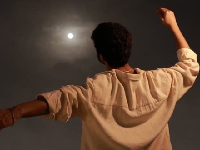 एक फैन से SRK के डाइनिंग टेबल तक, सड़क से उठकर ये एक्टर बना सुरस्टार एक फैन से SRK के डाइनिंग टेबल तक, सड़क से उठकर ये एक्टर बना सुरस्टार