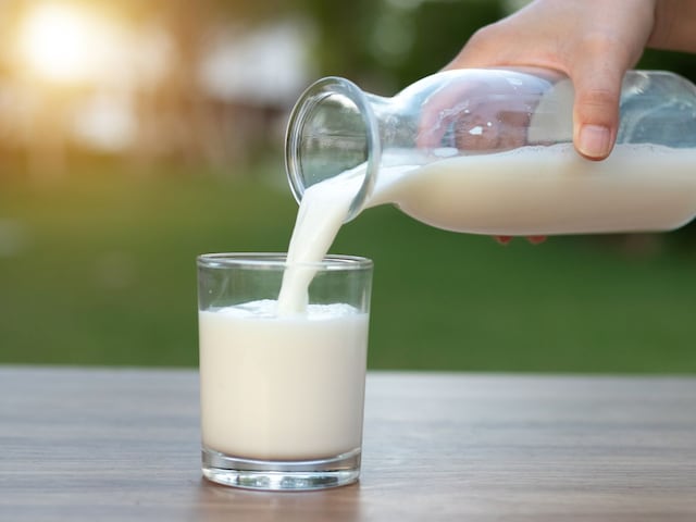 Milk damages most people, spoils stomach health Milk damages most people, spoils stomach health