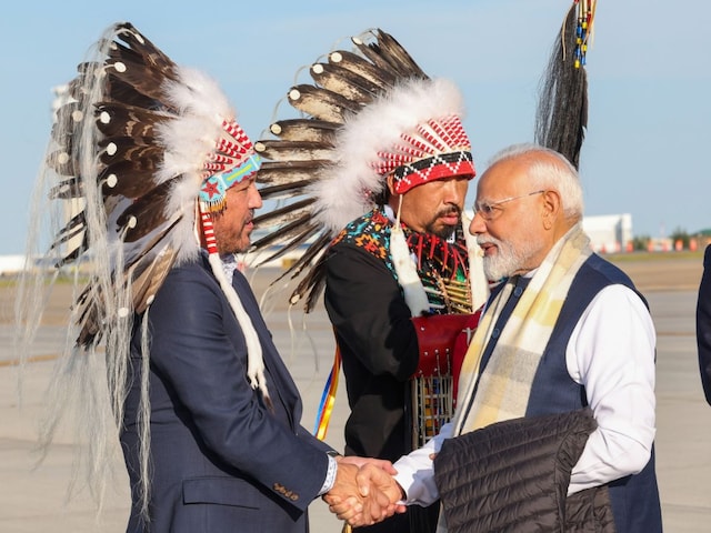 PM मोदी को देखते ही कनाडा प्रवासियों में खुशी की लहर, बताया- 'उम्मीद की किरण' PM मोदी को देखते ही कनाडा प्रवासियों में खुशी की लहर, बताया- 'उम्मीद की किरण'