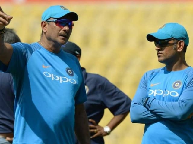 आपका बटुआ गायब हो जाएगा…शस्त्री ने धोनी की कर दी जेबकतरे से तुलना आपका बटुआ गायब हो जाएगा…शस्त्री ने धोनी की कर दी जेबकतरे से तुलना