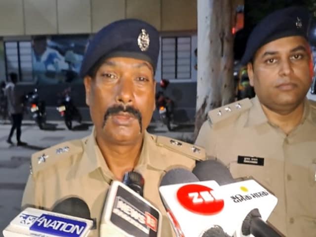 पुलिस वैन से उतरा और सिपाही की पिस्टल छीनकर भागने लगा..राइडर एनकाउंटर की कहानी पुलिस वैन से उतरा और सिपाही की पिस्टल छीनकर भागने लगा..राइडर एनकाउंटर की कहानी