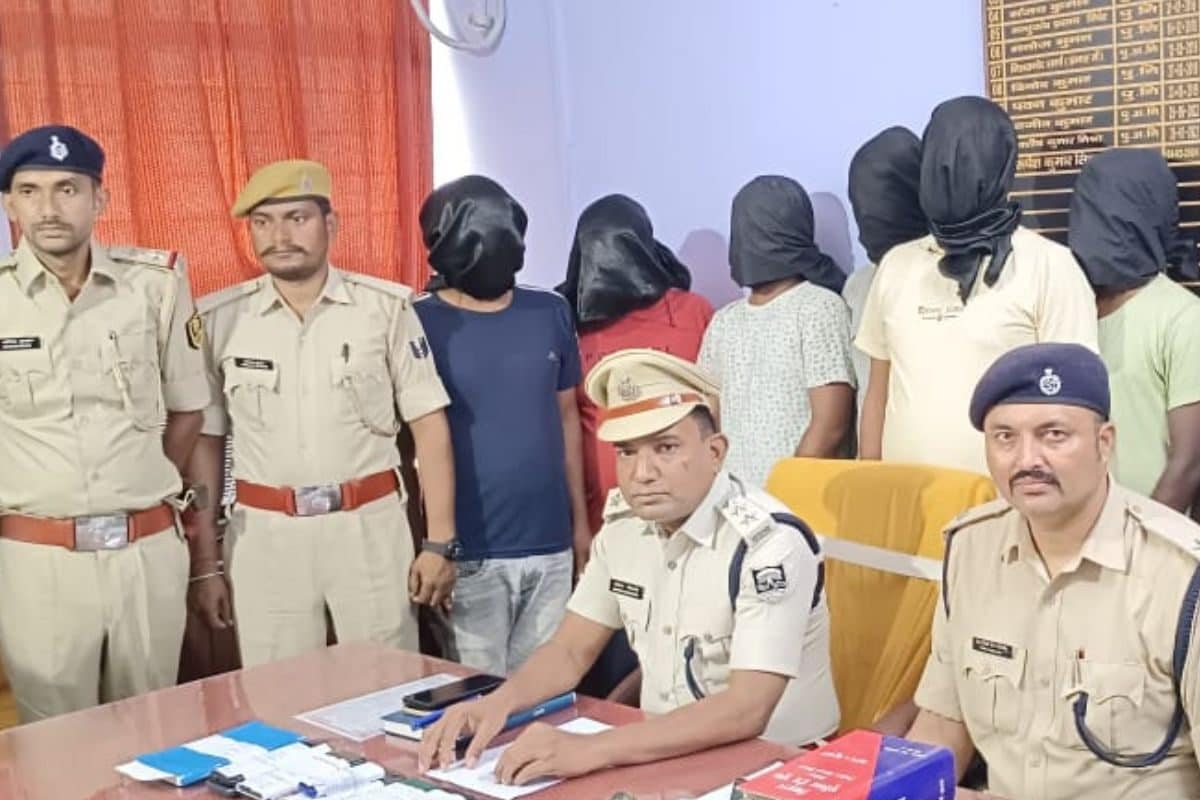 बरगद पेड़ के नीचे जुटे थे 9 लोग, तभी शुरू हो गया नवादा पुलिस का ऑपरेशन फायरवॉल