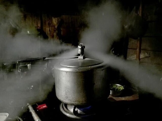 Years year old cooker will also hit whistle, desi jugaad will be amazing!