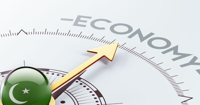 पाकिस्‍तान को एडीबी ने 10 अरब डॉलर का कर्ज देने की बात कही है. 