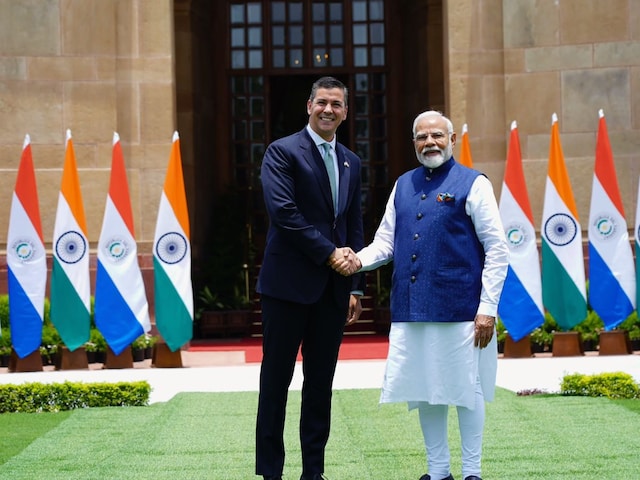 पीएम मोदी ने की पैराग्वे के राष्ट्रपति से मुलाकात, कह दी PAK को चुभने वाली बात पीएम मोदी ने की पैराग्वे के राष्ट्रपति से मुलाकात, कह दी PAK को चुभने वाली बात