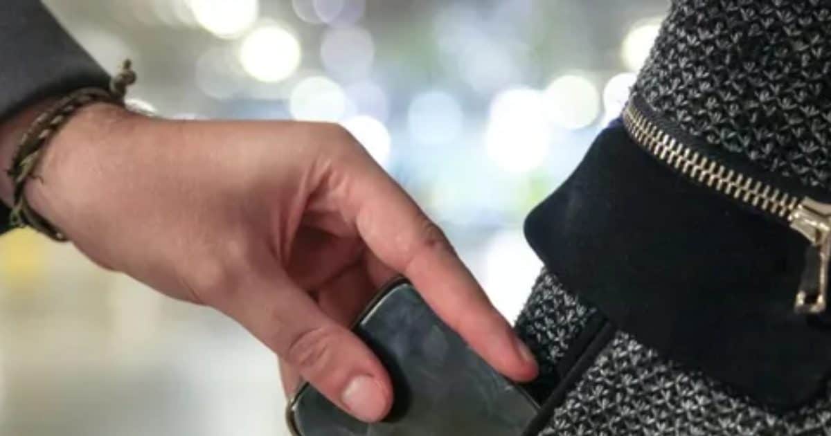 Tach – Smartphone चोरी हो जाए तो क्‍या करें? रोएं नहीं, फटाफट ये काम करें; म‍िल जाएगा फोन