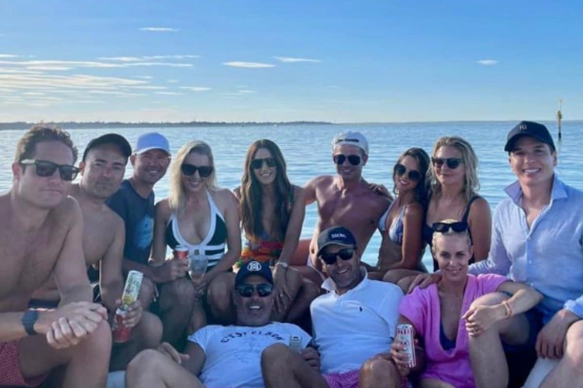 भाई के साथ मैच देखने आई थी लड़की... देखते ही दिल हार बैठा क्रिकेटर