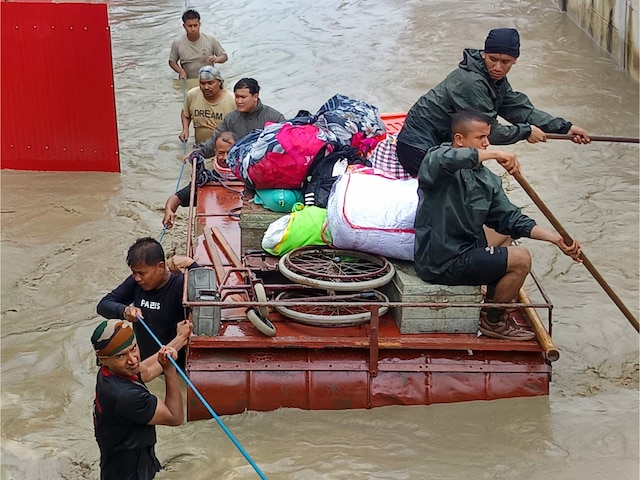 1500 टूरिस्‍टों की अटकी जान, एक तरफ लैंडस्‍लाइड तो दूसरी तरफ नदियों में उफान