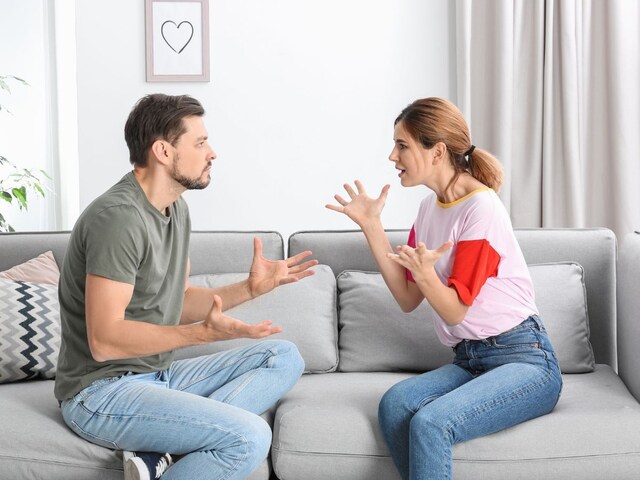 The trend of Dadt increased in couples, distance from question and answer is necessary in relationship?