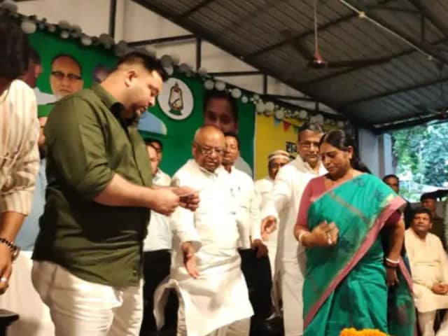 आरजेडी के इस बड़े मूव से बिहार पॉलिटिक्स में क्या होगा, साधा कौन सा समीकरण? आरजेडी के इस बड़े मूव से बिहार पॉलिटिक्स में क्या होगा, साधा कौन सा समीकरण?