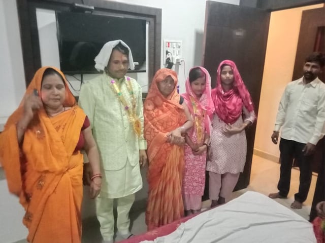 सोनम-राजा रघुवंशी केस के बीच बिहार में भगोड़ी दुल्हन की कहानी ने मचाई सनसनी सोनम-राजा रघुवंशी केस के बीच बिहार में भगोड़ी दुल्हन की कहानी ने मचाई सनसनी