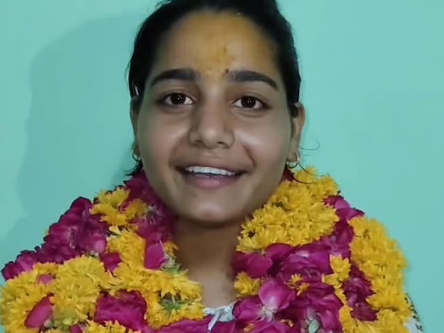 UP के इस गांव से कोई पहली बार बना पुलिस वाला, किसान की बेटी बनी सिपाही UP के इस गांव से कोई पहली बार बना पुलिस वाला, किसान की बेटी बनी सिपाही