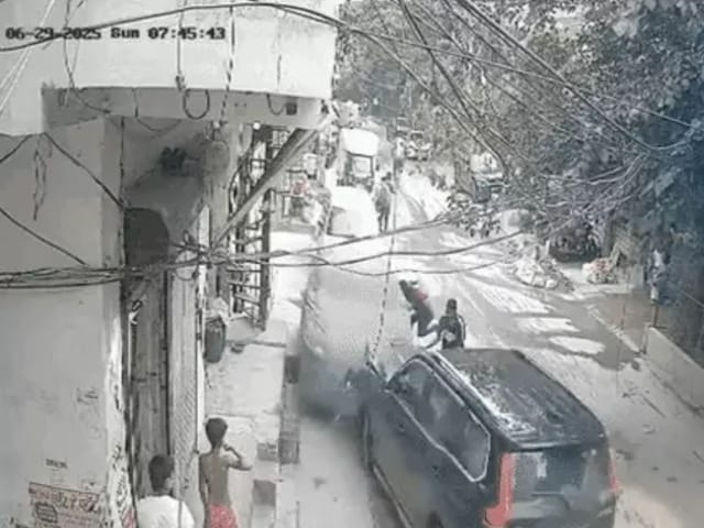 कार में 6 टक्कर, एक को 20 मीटर तक घसीटा गया, गुरुग्राम में बिच्छू का तबाही कार में 6 टक्कर, एक को 20 मीटर तक घसीटा गया, गुरुग्राम में बिच्छू का तबाही