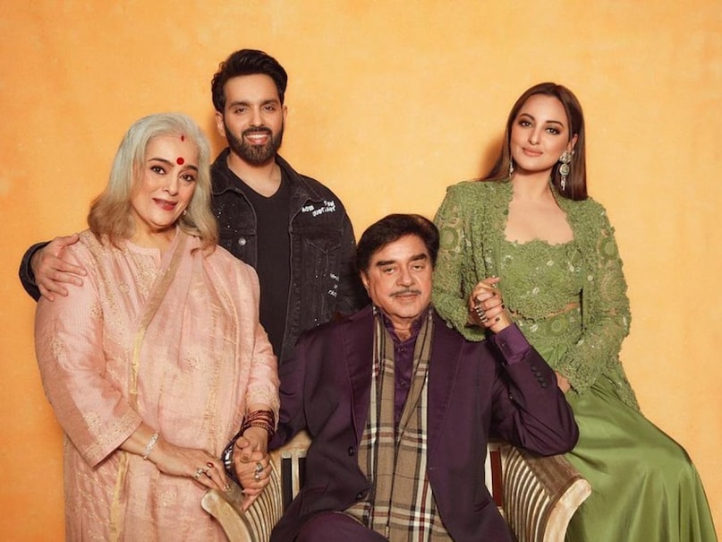 बेटी सोनाक्षी के जन्म से नाखुश थे शत्रुघ्न सिन्हा? लंबे बाल-ढाढ़ी देख पत्नी का टूट गया था दिल, सताने लगा था डर बेटी सोनाक्षी के जन्म से नाखुश थे शत्रुघ्न सिन्हा? लंबे बाल-ढाढ़ी देख पत्नी का टूट गया था दिल, सताने लगा था डर