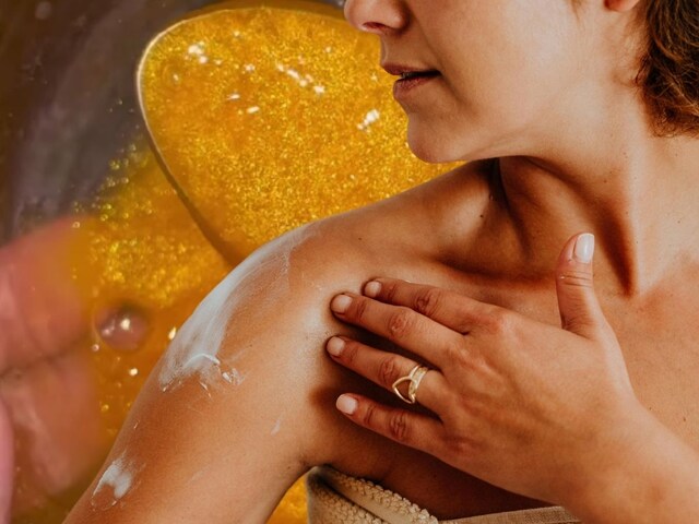 घर पर बनाएं ये बॉडी ब्राइटनिंग पील ऑफ मास्‍क, 15 मिनट में मिलेगा सोने सा ग्‍लो