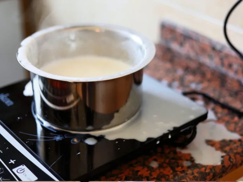 amazing tips to identify milk purity, adulterated milk, doodh asli hai ye nakli aise pahachan karen, आपके घर आ रहा दूध असली है या नकली, घर बैठे ऐसे कीजिए पहचान, असली दूध, नकली दूध, दूध में यूरिया, दूध में पानी