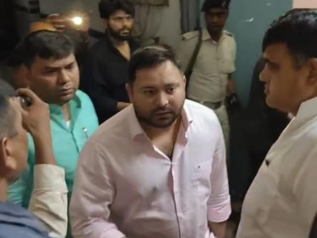 महज 5 फीट थी दूरी जब तेजस्वी के काफिले को टक्कर मारते हुए गुजरा ट्रक, अगर...