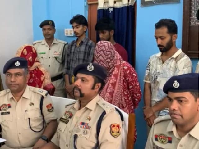 आइसक्रीम फ्रीजर में रखा था ट्रॉली बैग, खोलते ही पुलिस के पैरों तले खिसकी जमीन आइसक्रीम फ्रीजर में रखा था ट्रॉली बैग, खोलते ही पुलिस के पैरों तले खिसकी जमीन
