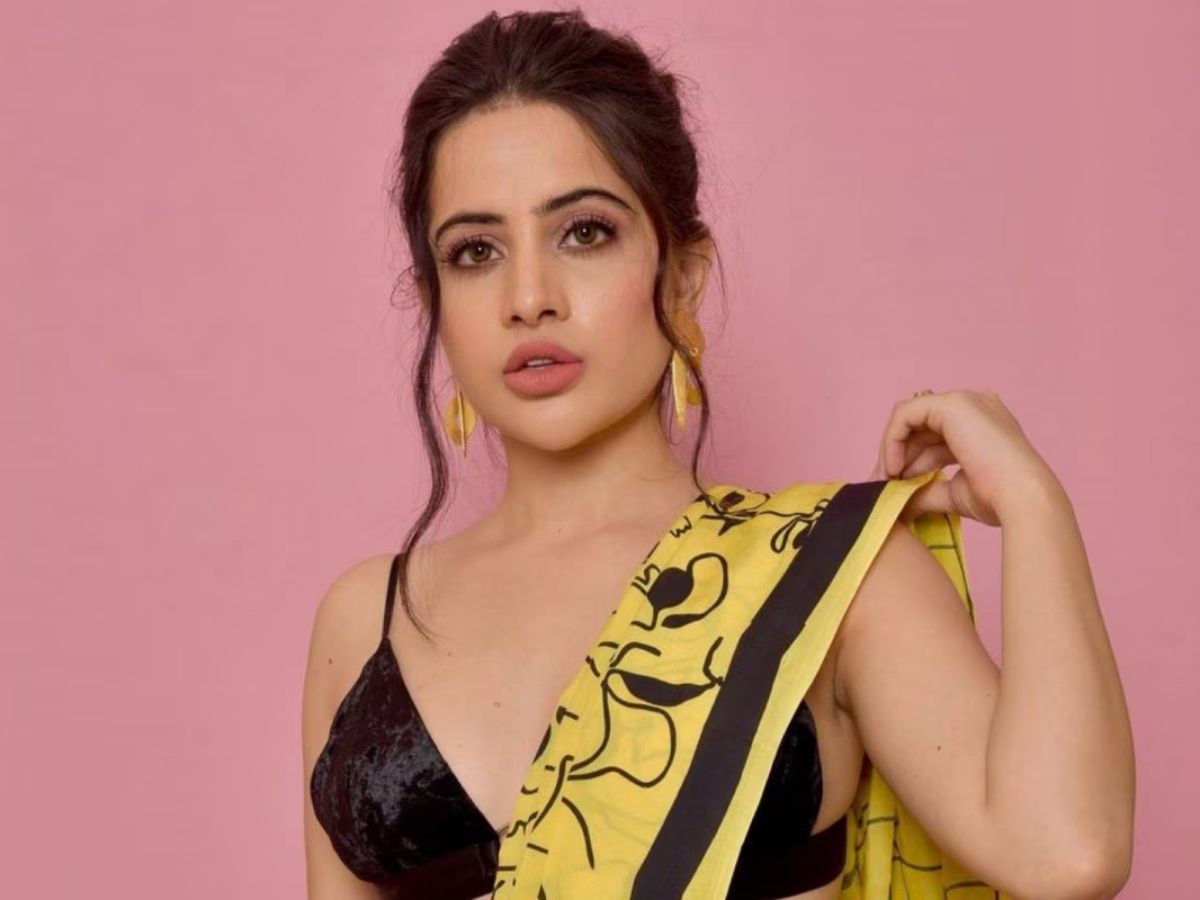 Urfi's Insta Story created a ruckus on Karan Johar's show! Urfi's Insta Story created a ruckus on Karan Johar's show!