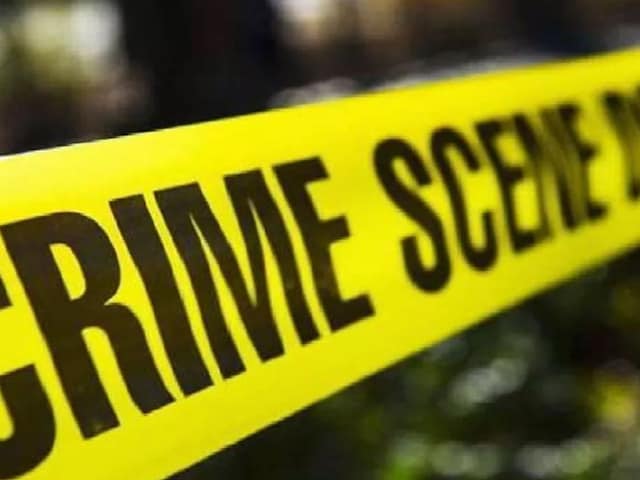 रिश्तों की मर्यादा तार-तार, एकतरफा प्यार की सनक में डूबा ‘भाई’, युवती को घर में घुसकर किया लहूलुहान रिश्तों की मर्यादा तार-तार, एकतरफा प्यार की सनक में डूबा ‘भाई’, युवती को घर में घुसकर किया लहूलुहान