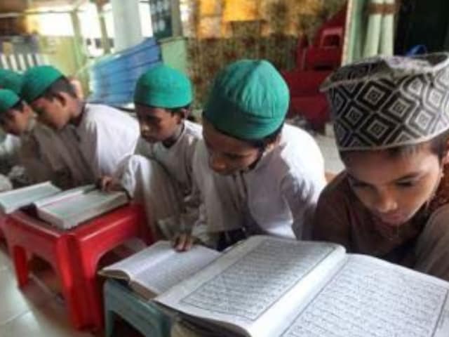 यूपी में मदरसों पर 'सर्जिकल स्ट्राइक', पुराना सिस्टम अब नहीं चलेगा