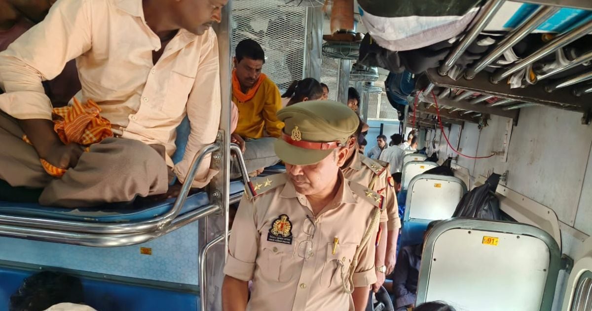 बम की सूचना से थमा सफर, रेलवे स्टेशन पर मचा हड़कंप, 3 घंटे की जांच के बाद रवाना हुई काशी एक्सप्रेस
