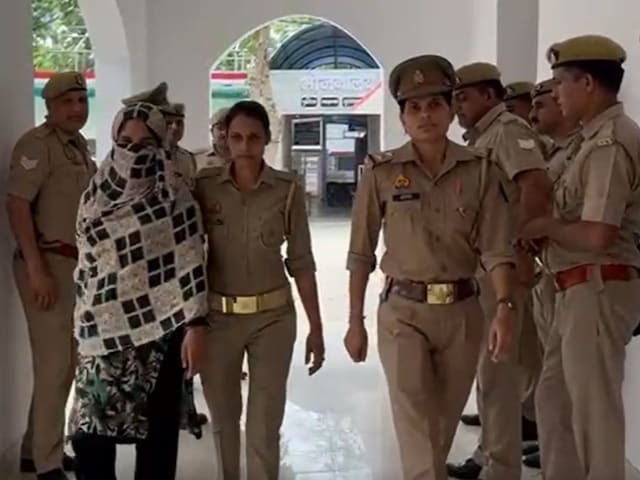 हत्यारिन मां मुस्कान और प्रेमी गिरफ्तार, अपने ही बच्चों को दिया था जहर,  पूछताछ में खुला चौंकाने वाला राज - News18 हिंदी