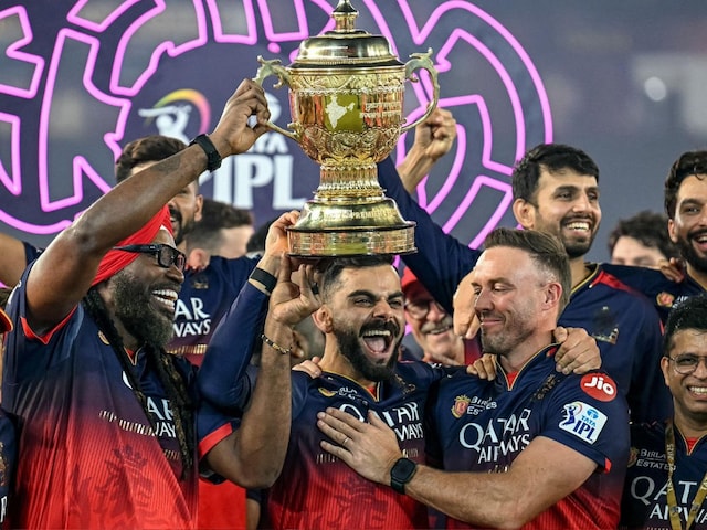 IPL Final: रात को बने IPL चैंपियन, सुबह उठते ही विराट कोहली ने क्या किया? IPL Final: रात को बने IPL चैंपियन, सुबह उठते ही विराट कोहली ने क्या किया?