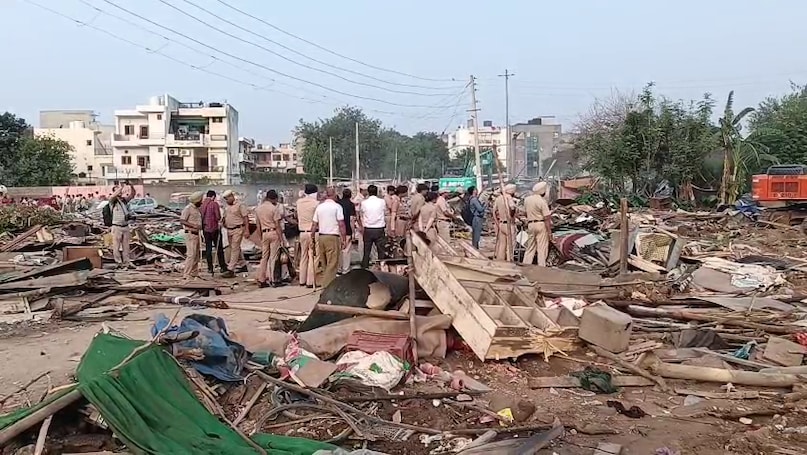 1000 पुलिस कर्मियों ... 12 एकड़ जमीन, फिर से चंडीगढ़ में, बुलडोजर एक्शन, स्लम फ्री सिटी बनाने के लिए व्यायाम, अवैध कब्जे में बूंदें 2 vlcsnap 2025 06 19 13h55m45s558 2025 06 d82708b496f593aa49275a043e5fcc86