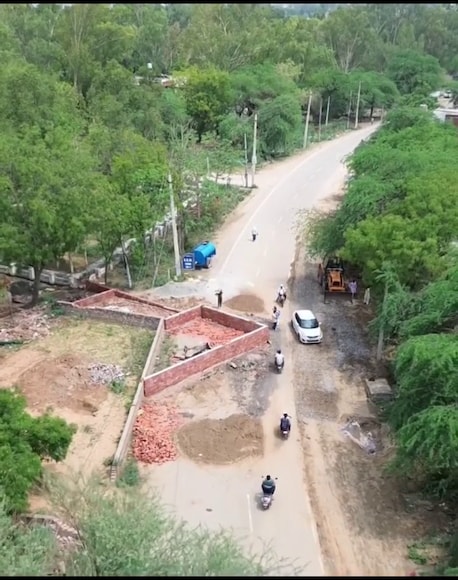बहुत बढ़िया: राज्य राजमार्ग पर, व्यक्ति ने एक घर बनाने के लिए नींव और ईंट की दीवार खोदी 2 vlcsnap 2025 06 20 15h07m56s854 2025 06 bf102c88b2e66d53cf18e168e2e910af