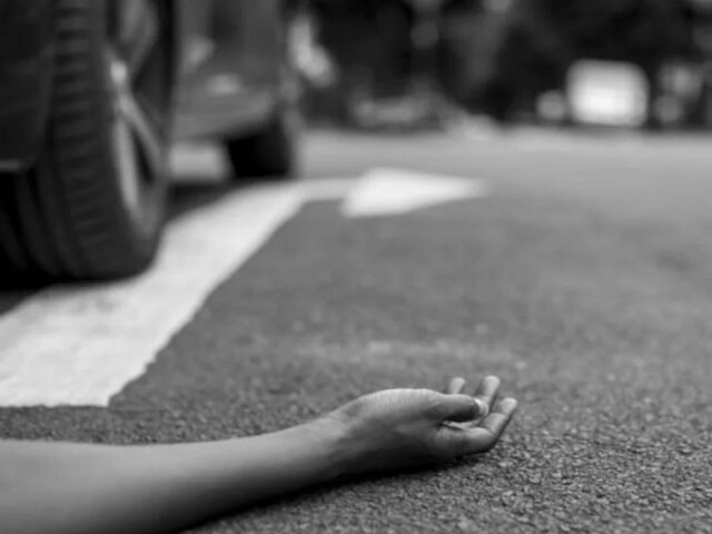 विवाह-डॉवरी एक महिला 'सम्मान' की खातिर असर करती रही, पति ने एक चलती कार से धक्का दिया