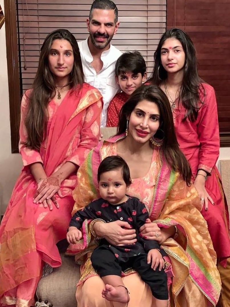 Sunjay Kapur net worth, Sunjay Kapur Death Reason, Sunjay Kapur Age, Sunjay Kapur-Karisma kapoor net worth, Karismas huge alimony from Sunjay, Karisma kapoor alimony, Sunjay purchase bonds for children, संजय कपूर की नेटवर्थ, संजय कपूर की मौत का कारण, संजय कपूर की उम्र, संजय कपूर-करिश्मा कपूर, संजय कपूर ने कितनी दी थी करिश्मा कपूर को एलिमनी Sunjay Kapur net worth, Sunjay Kapur Death Reason, Sunjay Kapur Age, Sunjay Kapur-Karisma kapoor net worth, Karismas huge alimony from Sunjay, Karisma kapoor alimony, Sunjay purchase bonds for children, संजय कपूर की नेटवर्थ, संजय कपूर की मौत का कारण, संजय कपूर की उम्र, संजय कपूर-करिश्मा कपूर, संजय कपूर ने कितनी दी थी करिश्मा कपूर को एलिमनी
