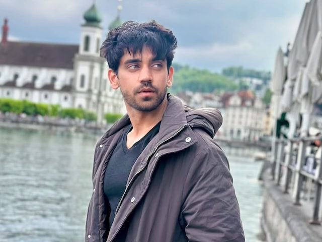 Bigg Boss 18 के बाद अविनाश मिश्रा को मिला पहला शो, ‘प्यार से बंधे रिश्ते’ में आएंगे नजर, बोले- मेरा नया अनुभव Bigg Boss 18 के बाद अविनाश मिश्रा को मिला पहला शो, ‘प्यार से बंधे रिश्ते’ में आएंगे नजर, बोले- मेरा नया अनुभव