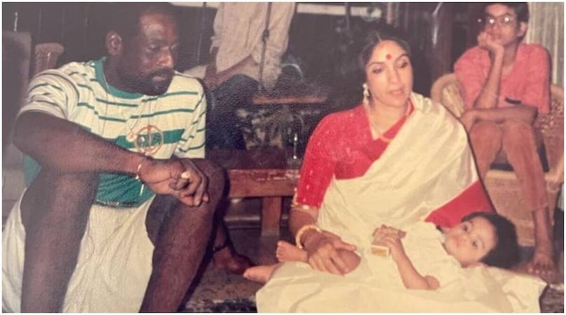 Actress Neena gupta, Neena gupta,Neena gupta who became mother , without marriage at 36,married at the age of 49 , viral story, Neena gupta latest, Neena gupta viral, Neena gupta  love life ,Neena gupta life story , Neena gupta husband, Neena gupta wedding, Neena gupta photos, Neena gupta daughter name, Masaba Gupta, neena gupta, Neena Gupta daughter, Neena Gupta Husband, vivian richards, Cinema, Actresses Life, Actress, Actress Neena Gupta, Neena Gupta, Pregnancy, Pregnancy without marriage,  Neena Gupta,  Bollywood actress,National Award winner,  single mother, Neena Gupta, Vivian Richards, Masaba Gupta, single motherhood, Soo-Young Park,long-distance relationships, Neena Gupta-Vivian Richards, Neena-Vivian affair, Masaba Gupta lovechild, Neena-Vivian love affair, neena gupta, vivian richards, masaba gupta, neena gupta affair, neena gupta news, vivian richards daughter, vivian richards affair, vivian richards kids, നീന ഗുപ്ത, നടി നീന ഗുപ്ത, നീന ഗുപ്ത വൈറൽ ,നീന ഗുപ്ത ലേറ്റസ്റ്റ് ,നീന ഗുപ്ത ഫോട്ടോസ് ,നീന ഗുപ്ത ഭർത്താവ് ,നീന ഗുപ്ത ജീവിതകഥ , 36-ാം വയസ്സിൽ കല്യാണം കഴിക്കാതെ അമ്മയായി,49-ാം വയസ്സിൽ വിവാഹം, 3 ദേശീയ അവാർഡുകൾ ,സ്വന്തമാക്കിയ പ്രമുഖ നടി,വിവിയൻ റിച്ചാർഡ് ,വിവിയൻ റിച്ചാർഡ് നീന ഗുപ്ത ,വിവിയൻ റിച്ചാർഡ് നീന ഗുപ്ത പ്രണയം ,വിവിയൻ റിച്ചാർഡ് നീന ഗുപ്ത മകൾ 