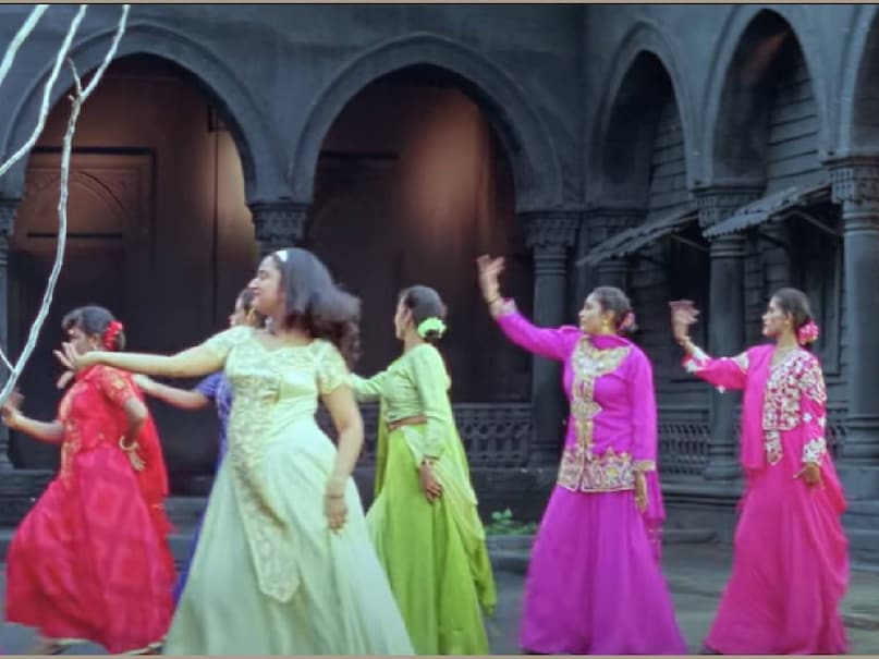 'ഈറമാന ഈറമാന' എന്ന സിനിമയിലൂടെ സിനിമയിലൂടെ ചലച്ചിത്ര മേഖലയിൽ മേഖലയിൽ ശ്രദ്ധ ശ്രദ്ധ നേടിയ അറിയുമോ എന്ന് ചോദിച്ചാൽ എന്ന് എന്ന്, അവരുടെ സിനിമകൾ നൂറുവട്ടം കണ്ട മലയാളികൾ പോലും അതാരാണ് 'എന്ന ചോദ്യം എടുത്തിടും എടുത്തിടും, തീർച്ച. തഞ്ചാവൂരിലെ തനി തമിഴ് കുടുംബത്തിൽ പിറന്ന ആ ആ, ഗ്ലാമറസ് വേഷങ്ങൾ ഉൾപ്പെടെ കൈകാര്യം. രണ്ടായിരങ്ങൾ തുടങ്ങും മുൻപ് വരെ മലയാളത്തിലും അവർ തിളങ്ങി. വിവാഹത്തോടെ വിവാഹത്തോടെ വിട്ടെങ്കിലും, ആ ഇടവേള മതിയാക്കി, വളരെ വളരെ അവർ തിരിച്ചു വന്നു. എന്നാൽ, അതിനേക്കാൾ ഇടവേള ഇടവേള ഉണ്ടായത് ആ രണ്ടാം വരവിനു. ആരെപ്പറ്റിയാണ് ഈ പറയുന്നത് എന്നായിരിക്കും 'ഈറമാന ഈറമാന' എന്ന സിനിമയിലൂടെ സിനിമയിലൂടെ ചലച്ചിത്ര മേഖലയിൽ മേഖലയിൽ ശ്രദ്ധ ശ്രദ്ധ നേടിയ അറിയുമോ എന്ന് ചോദിച്ചാൽ എന്ന് എന്ന്, അവരുടെ സിനിമകൾ നൂറുവട്ടം കണ്ട മലയാളികൾ പോലും അതാരാണ് 'എന്ന ചോദ്യം എടുത്തിടും എടുത്തിടും, തീർച്ച. തഞ്ചാവൂരിലെ തനി തമിഴ് കുടുംബത്തിൽ പിറന്ന ആ ആ, ഗ്ലാമറസ് വേഷങ്ങൾ ഉൾപ്പെടെ കൈകാര്യം. രണ്ടായിരങ്ങൾ തുടങ്ങും മുൻപ് വരെ മലയാളത്തിലും അവർ തിളങ്ങി. വിവാഹത്തോടെ വിവാഹത്തോടെ വിട്ടെങ്കിലും, ആ ഇടവേള മതിയാക്കി, വളരെ വളരെ അവർ തിരിച്ചു വന്നു. എന്നാൽ, അതിനേക്കാൾ ഇടവേള ഇടവേള ഉണ്ടായത് ആ രണ്ടാം വരവിനു. ആരെപ്പറ്റിയാണ് ഈ പറയുന്നത് എന്നായിരിക്കും