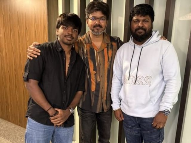 Thalapati Vijay reviews 'Phoenix', Murid from Surya Sethupati