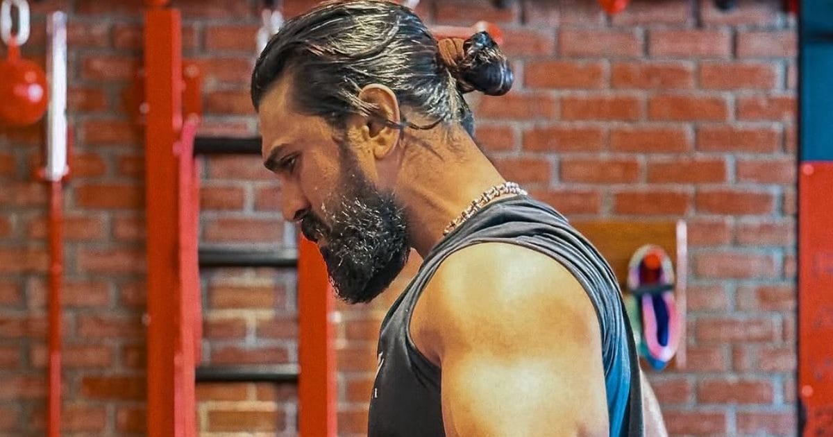 Peddi के लिए जिम में खूब पसीना बहा रहे राम चरण, फ्लॉन्ट किए टोन्ड बाइसेप्स, फोटो ने इंटरनेट पर मचा दिया हंगामा