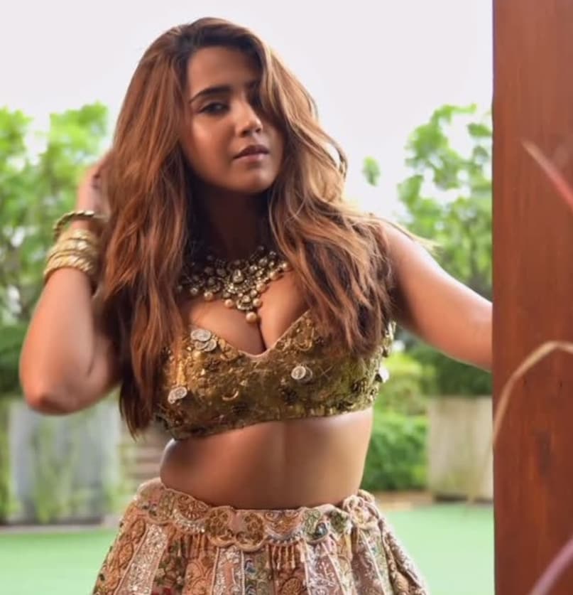 roshni walia, Son of Sardaar 2, roshni walia tv show, roshni walia mother advice, roshni walia bold statement, रोशनी वालिया, सन ऑफ सरदार 2, रोशनी वालिया मां, रोशनी वालिया फैमिली, रोशनी वालिया सन ऑफ सरदार 2