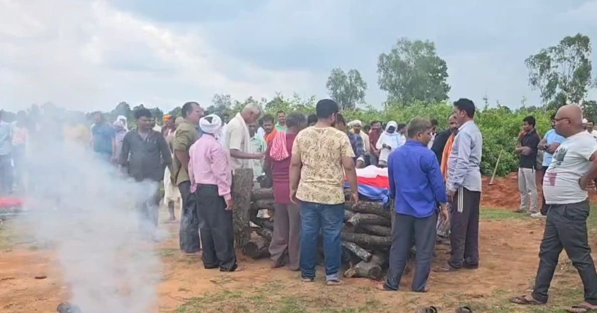 अनूपपुर में दर्दनाक हादसे से मातम, एक साथ 4 शवों का अंतिम संस्कार, रो पड़े  लोग