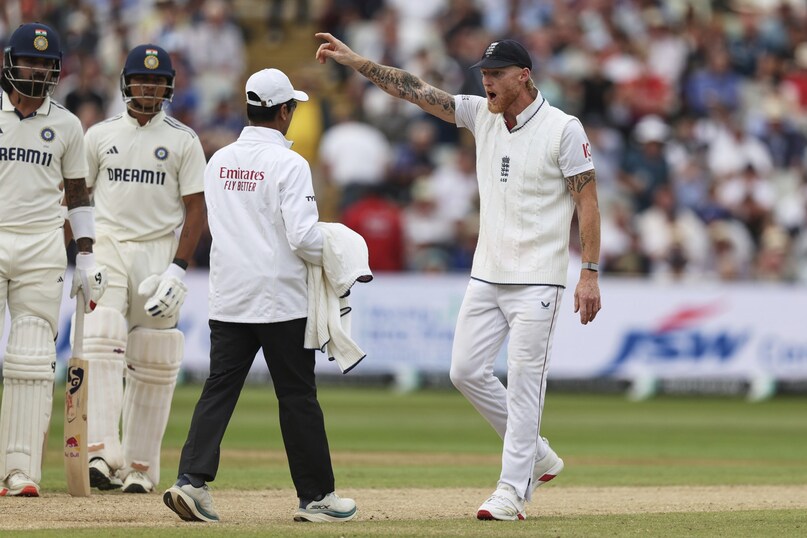 Ben Stokes angry, Ben Stokes heated exchanged with umpire, Ben Stokes angry Yashasvi Jaiswal DRS, Yashasvi Jaiswal, Ben Stokes, IND vs ENG, Ben Stokes yashasvi Jaiswal DRS Controversy, Ben Stokes Yashasvi Jaiswal DRS Umpire, बेन स्टोक्स, यशस्वी जायसवाल, डीआरएस, भारत वर्सेस इंग्लैंड