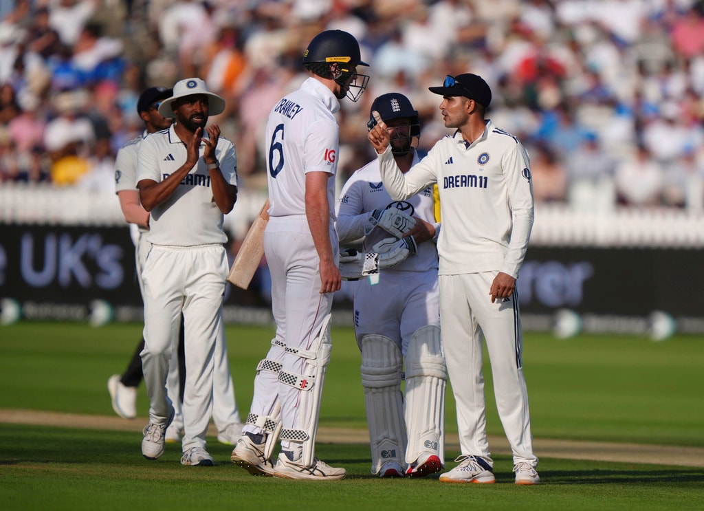 Sunil Gavaskar, Zak Crawley, Shubman Gill, IND vs ENG, India vs England, Shubman Gill zak crawley controversy, Sunil Gavaskar Zak Crawley Controversy, सुनील गावस्कर, भारत बनाम इंग्लैंड